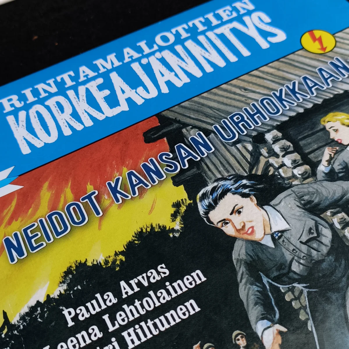 Neidot kansan urhokkaan - rintamalottien korkeajännitys