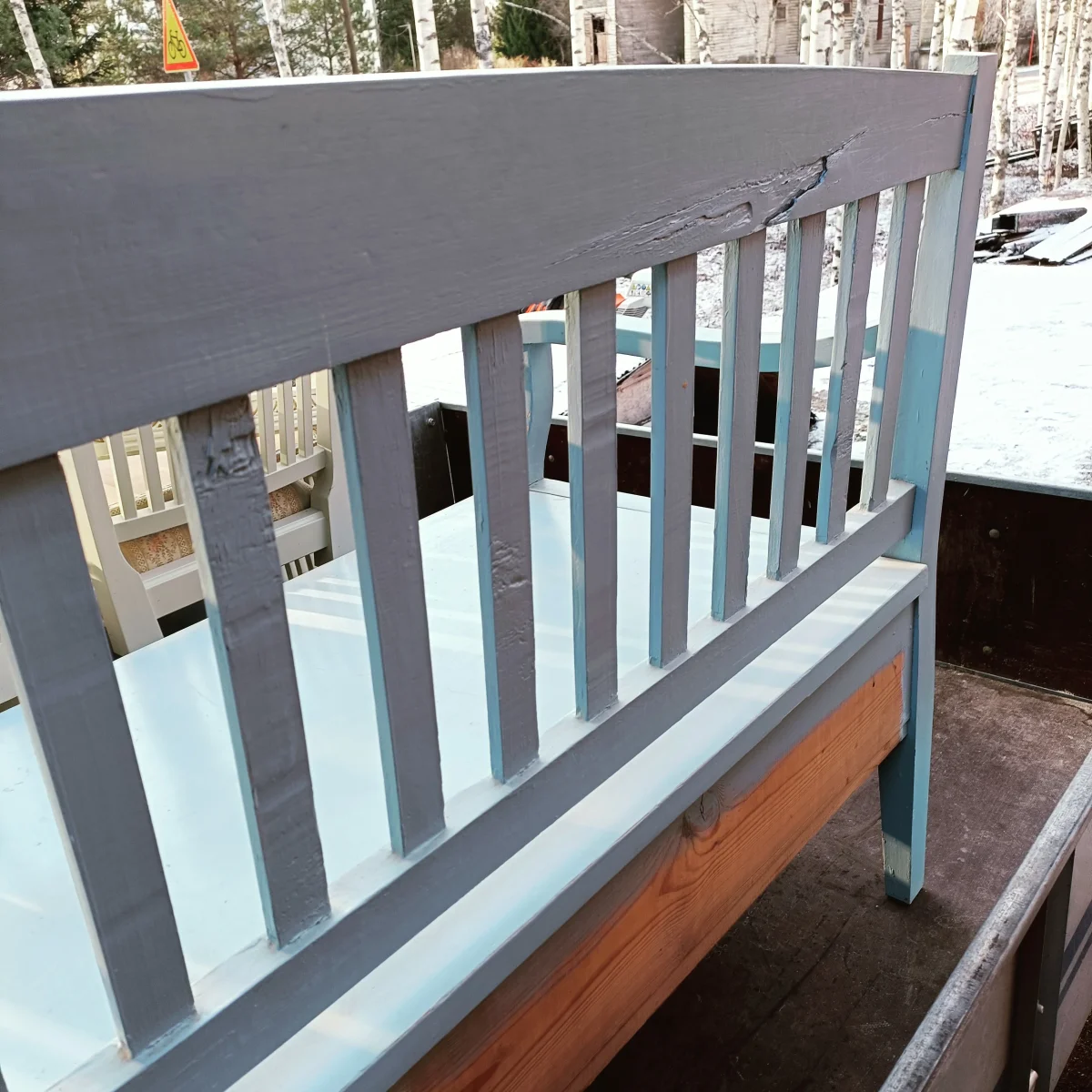 Sininen puusohva* - Image 4